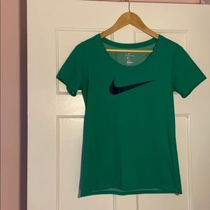 Nike Tee Small Green